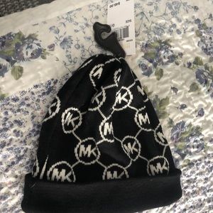 New. Michael Kors hat